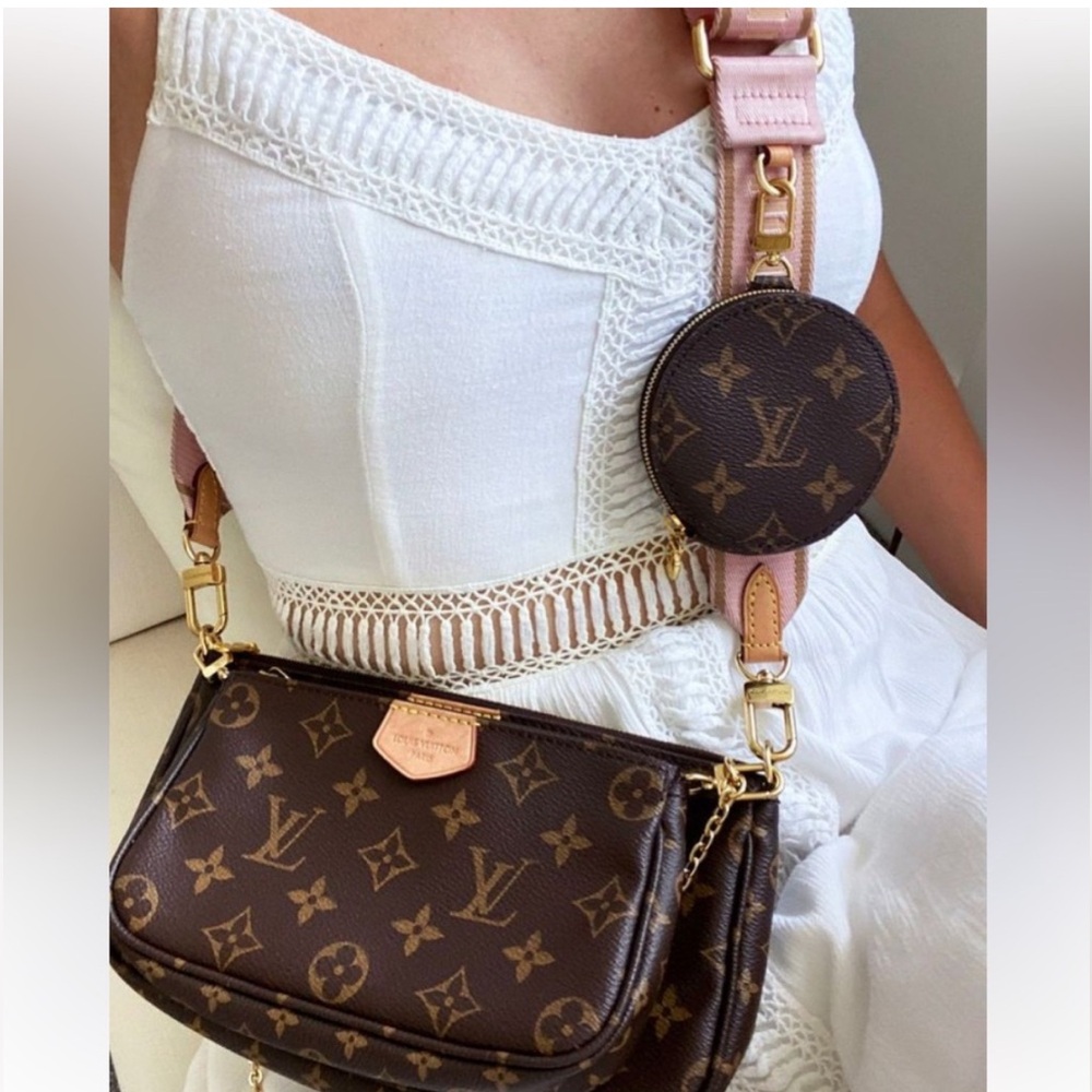 ** SOLD **
Louis Vuitton Multi Pochette Accessoires